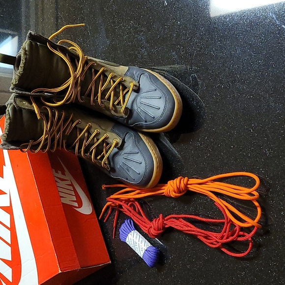 Nike Dunk Sky High SneakerBoot - Picture 10 of 12